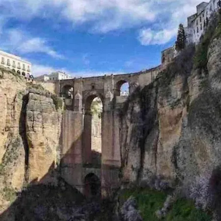 Vi Morales & Arnal רונדה